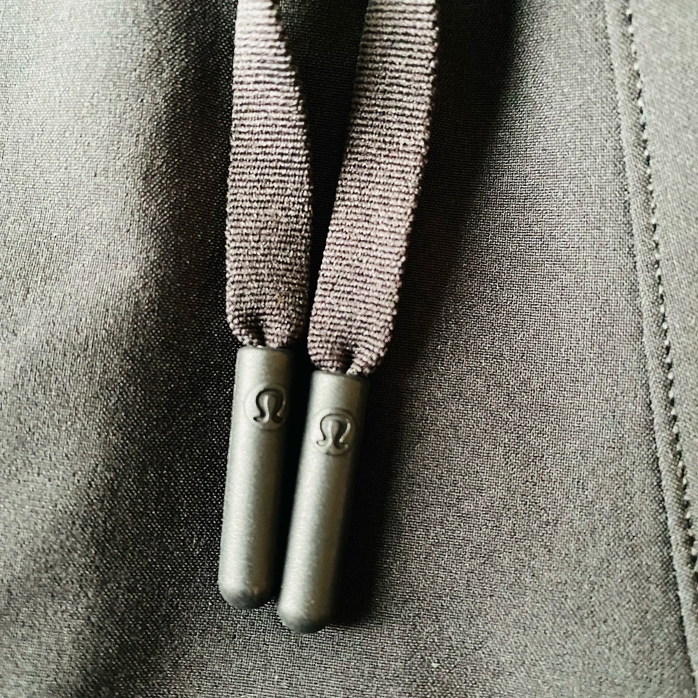 NWT: Lululemon Spring Break Away MR Short 3” - Size 4 - Black - Picture 6 of 7